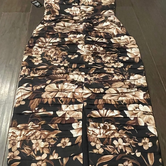 Express Elegant Ruched Floral Midi Dress- Black, Brown & Beige. size 4. Org $118 - Picture 10 of 10